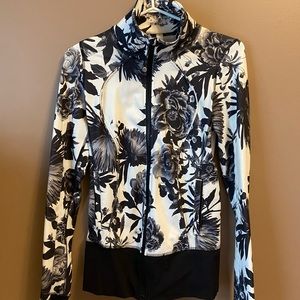 Lululemon women’s define sweater